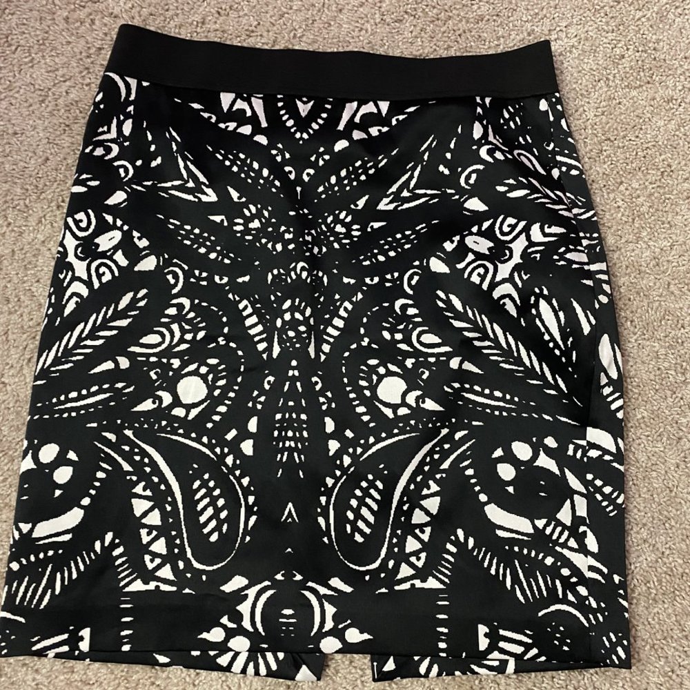 Express Black and White Skirt size 12 Patterned